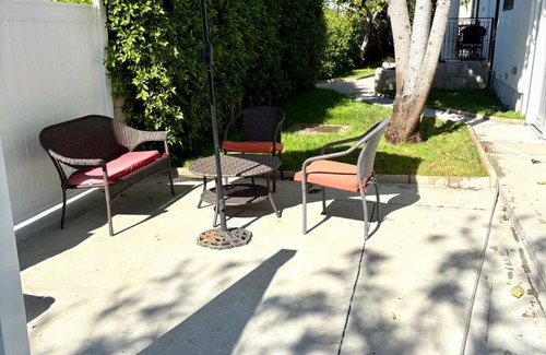 Winnetka House | Private Guest House in Winnetka - 2bd/1ba Private Entrance and Yard Area