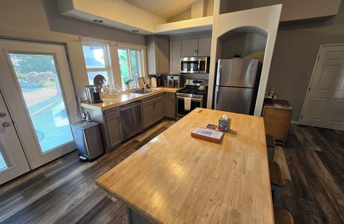 Paso Robles House | Private Guest House, Sleeps 6, Infinity Pool, Jacuzzi, Pet-Friendly, Wineries