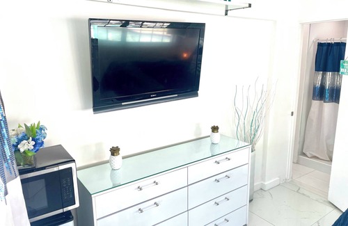 South Corals House | Private guest suite minutes from beaches, Wilton Dr. center of Ft. Lauderdale!