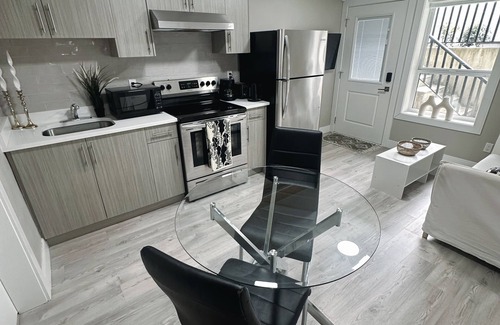 Vancouver South House | Private Guest Suite close to airport & downtown