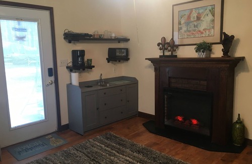 Milton House | Private Guest Suite - Country Living near Everything