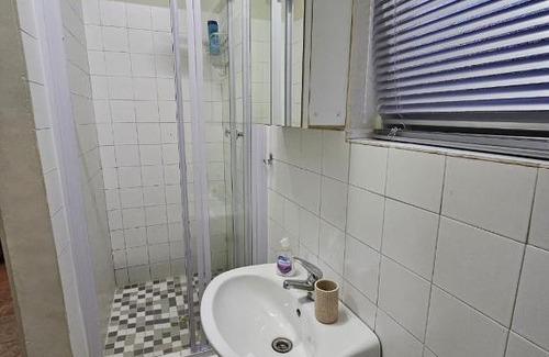 Berea House | Private Guest Suite with 24hr Electricity, East London