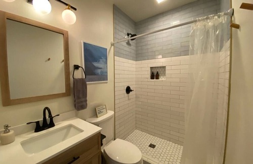 Knoxville House | Private Guesthouse - Quiet Space