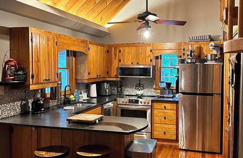 Cornelia Cabin | Private haven on the banks of the Chattahoochee River.