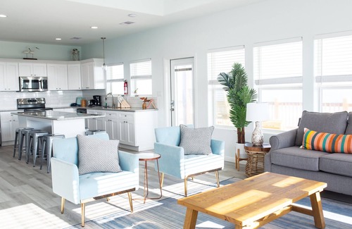 Gilchrist House | Private Heated Pool, Beachfront Getaway