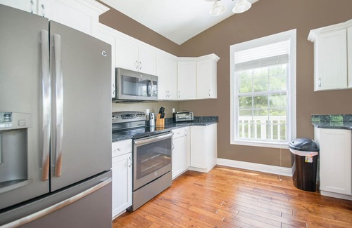 Miami Park House | Private heated pool, Lake Michigan, tram to beach, fire pit, gas grill