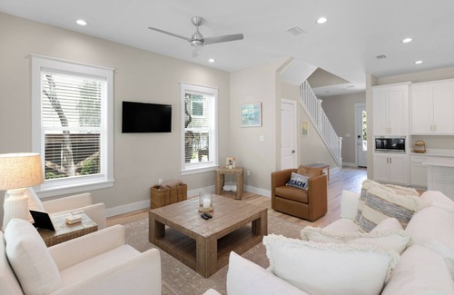 San Juan House | Private Heated Pool, 6-Seater Golf Cart, Large Living Areas