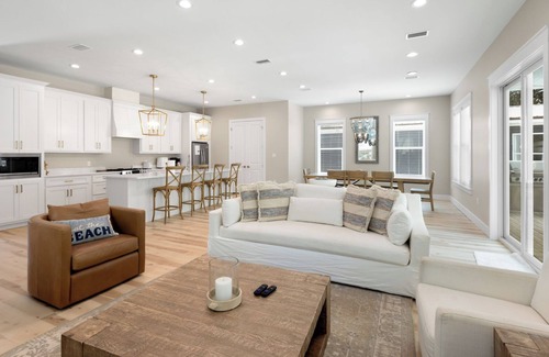 San Juan House | Private Heated Pool, 6-Seater Golf Cart, Large Living Areas