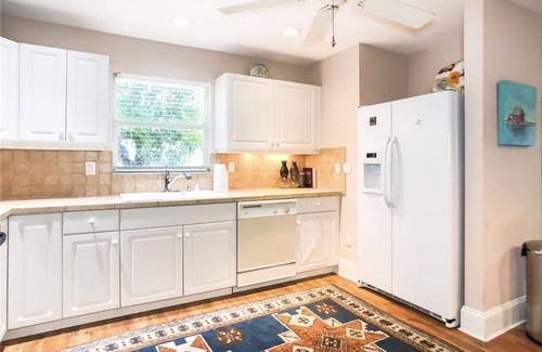 Pineland House | Private Hideaway in Pine Island community Pool and Marina a few steps away.