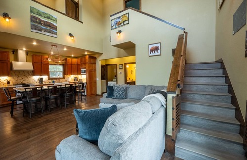 Eureka Springs House | Private Hiking + Biking Trails + Secluded