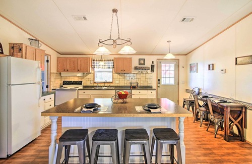Fredericksburg House | Private Hill Country House w/Deck on 7 Acres!