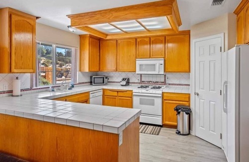 Atascadero House | Private Hilltop Family Resort - Sleeps 25+