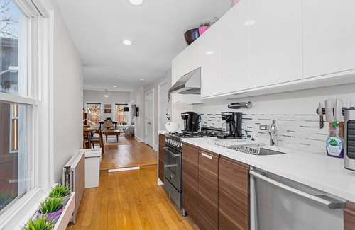 Harsimus Cove House | Private home 20 mins from NYC!