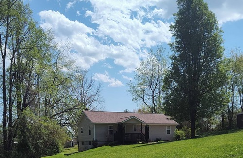 Fletcher House | Private home convenient to everythingnWNC Ag Cntr,Airprt,Sierra Nevada,DT&more