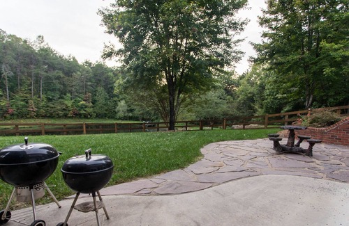 Mocksville House | Private Home on 10 Acres with Pond