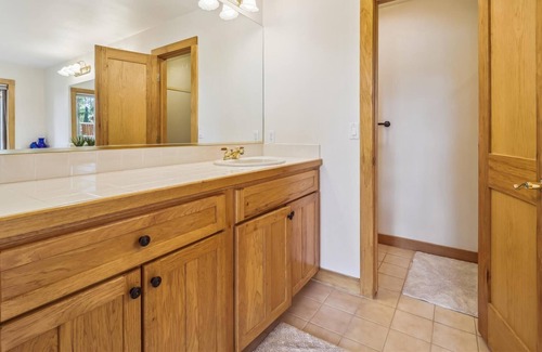 Three Peaks House | Private Home on the Golf Course with a Hot Tub and Sauna