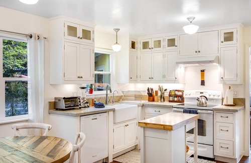 Cloverdale House | Private home w/creek access, stove, large yard, gas grill, firepit - dogs ok