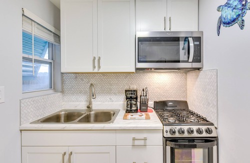 Ocean City Apartment | Private Hot Tub: Fort Walton Beach Bungalow!