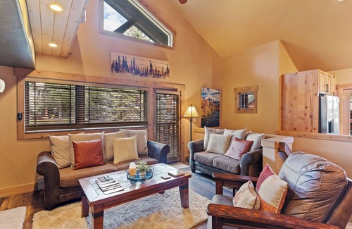 Steamboat Springs House | Private Hot Tub - Huge Covered Deck- Garage - On Ski Bus Route