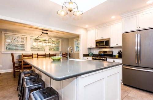 Lakeside Cottage | PRIVATE HOT TUB AND ASSOCIATION BEACH ACCESS!
