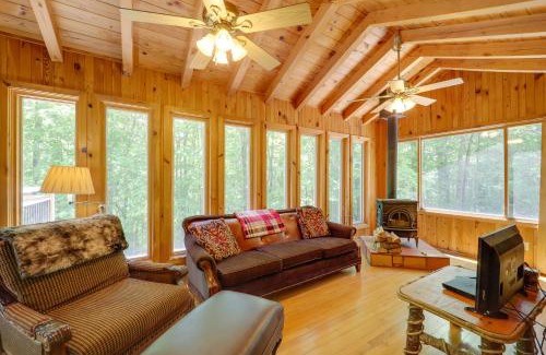 Vein Mountain House | Private Hot Tub and Deck! Secluded Marion Cabin