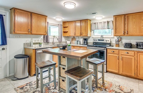 Canton House | Private Hot Tub: Cottage Near Hikes & Pigeon River