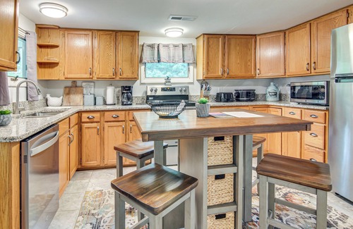 Canton House | Private Hot Tub: Cottage Near Hikes & Pigeon River