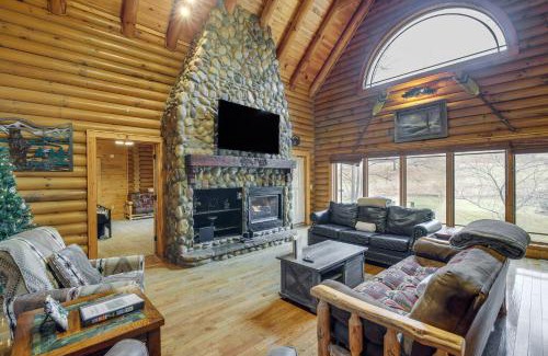 Gatlinburg - Pigeon Forge House | Private Hot Tub Creekside Sevierville Sanctuary