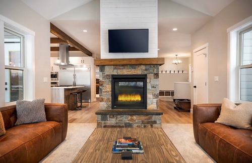 Kalispell House | Private Hot Tub | Dog Friendly | Game Room w/Pacman & Foosball! - Mountain Whispers