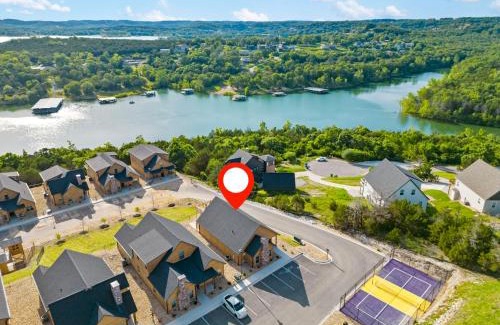 Table Rock House | Private Hot Tub-Free Attraction Tickets-Lake Lookout-Community Indoor & Outdoor Pools
