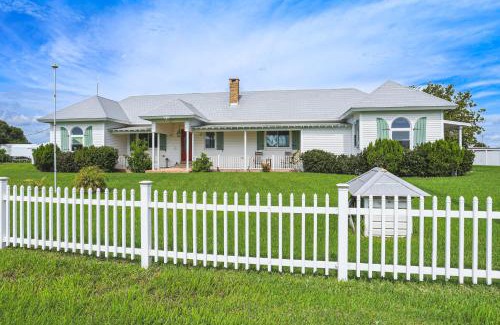 Okeechobee House | Private Hot Tub! Home Less Than 1 Mi to Lake Okeechobee