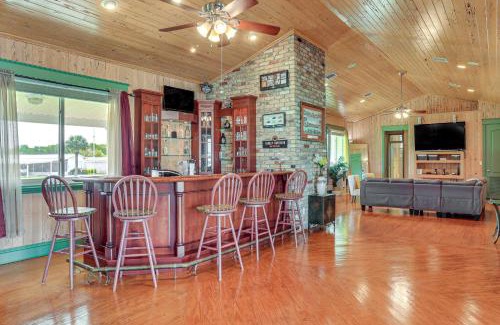 Okeechobee House | Private Hot Tub! Home Less Than 1 Mi to Lake Okeechobee