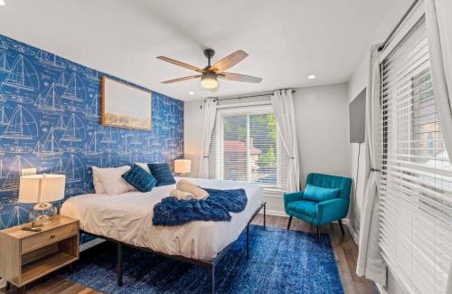 Pittsburgh House | Private Hot Tub King beds 1 Block from Butler