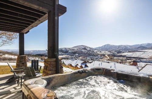 Park City House | Private Hot Tub, Minutes to Ski, Cozy Getaway, Beautiful Condo- Large 3BR, Private Garage!