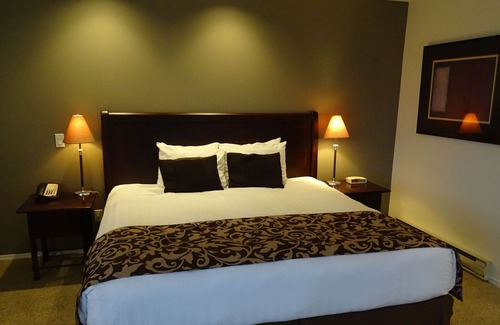 Blueberry Hill Condo | Private Hot Tub, outdoor Swimming Pool, 1mile to village with Shuttle