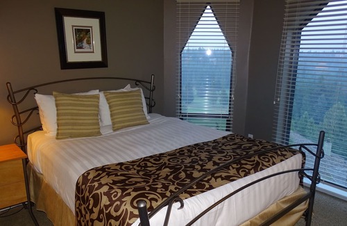 Blueberry Hill Condo | Private Hot Tub, outdoor Swimming Pool, 1mile to village with Shuttle