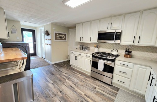 North Cape May Villa | Private Hot Tub- Schooner Villa by the Bay