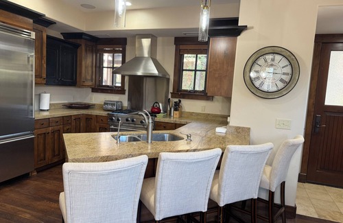 North Park City Ski Chalet | Private Hot Tub Ski-In-Out Park City Condo. Free shuttle to PCMR/Deer Valley