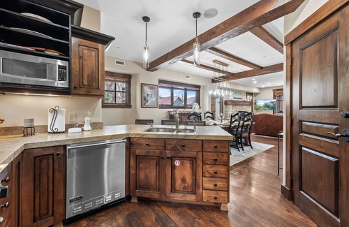 North Park City Ski Chalet | Private Hot Tub Ski-In-Out Park City Condo. Free shuttle to PCMR/Deer Valley
