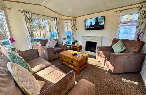 Swarland Apartment | Private Hot Tub & Spacious Decking Area in Northumberland, Dog-Friendly, Free Golf Access