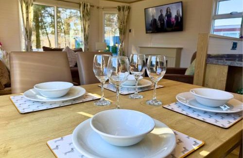 Swarland Apartment | Private Hot Tub & Spacious Decking Area in Northumberland, Dog-Friendly, Free Golf Access