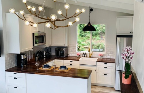 Mira Monte House | Private Hot Tub w/Sunset Views, New Remodel, Fireplace/Firepit & Pet Friendly!