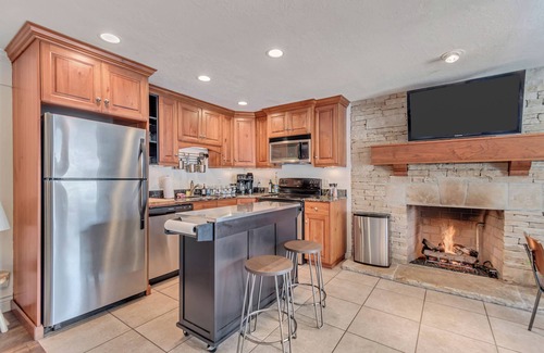 Cottonwood Heights Apartment | Private Hot Tub with a Mountain and City View!