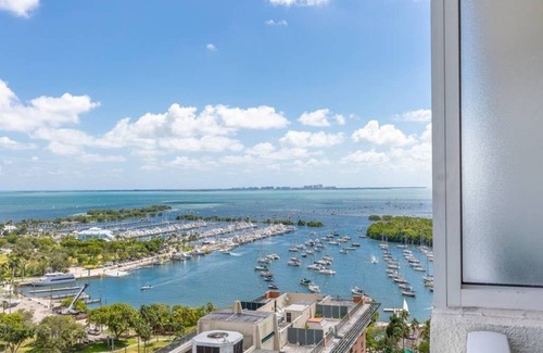 Coconut Grove Apartment | Private Hotel Room, King + futon, Free Parking, Wi-Fi , Pool, Gym.