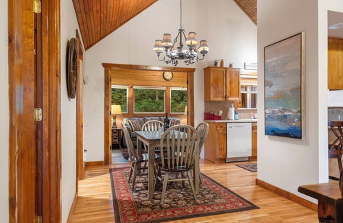 Branson West Cabin | Private HotTub! Minutes to Silver Dollar City! First Responder Owned! Local Hero at Stonebridge! WOW