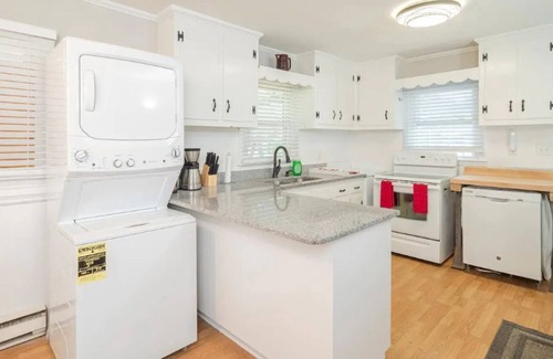McCain House | Private House - 3 Bedroom Single Level - Close to Everything!