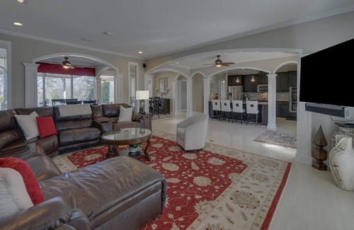 Hartwell House | Private House Retreat on Beautiful Lake Hartwell with Private Pool