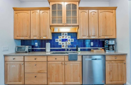 Reeders House | Private In-Ground Pool, Hot Tub, Sauna, Pickleball