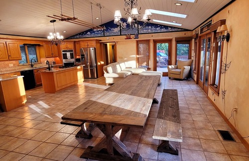Earlville House | Private INDOOR HEATED POOL + Hot Tub + Game Room - Family Friendly