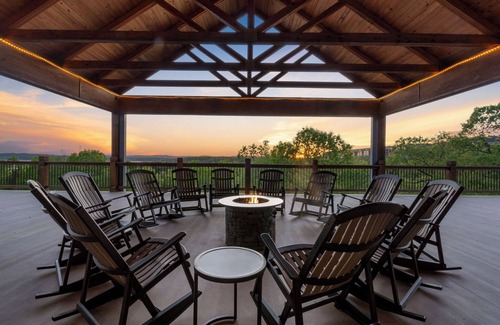 Downtown Branson Cabin | Private Indoor Pool & Indoor Basketball Court-Arcade Games-Sleeps 50-Free Tickets-FantasticViews